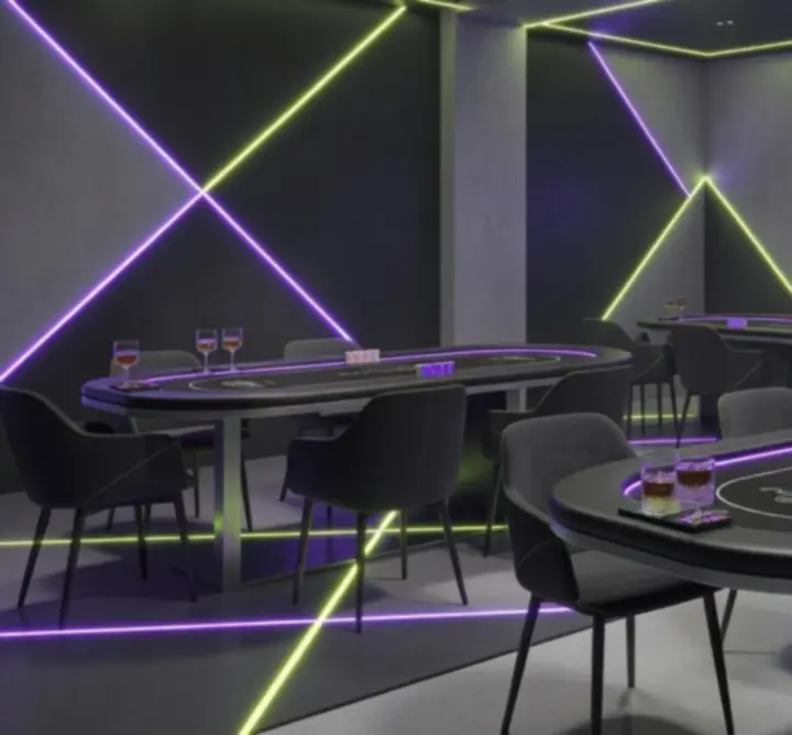 HOR-BUD PAWEŁ RAKOCY – elegancka oprawa miejskiego wydarzenia z kartami i stołem pokerowym.